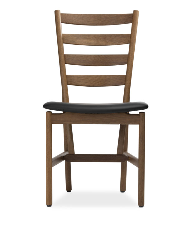 Spisebordsstol design af Søren Holst. produceret af Bernstoffsminde