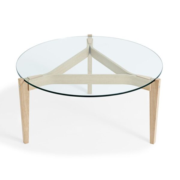 Enkelheden med få, men karakteristiske og gennemtænkte detaljer er typisk for mange af Wegner's møbler. Især dette smukke Butterfly spfabord