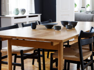 Brú spisebord fra Bernstorffsminde møbelfabrik, designet at Welling Ludvik